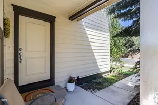 20265 Hufflepuff Ct, Bend, OR 97702 - Photo 2