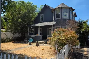 298 S Columbus Ave, Medford, OR 97501 - Photo 2