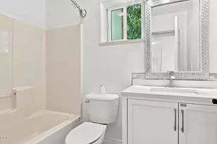 841 W 11th St, Medford, OR 97501 - Photo 10