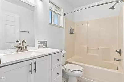 841 W 11th Street, Medford, OR 97501 - Photo 2