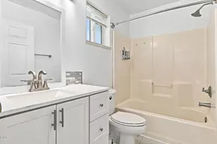 841 W 11th St, Medford, OR 97501 - Photo 2