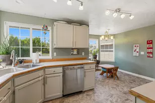 1934 SW 28th Ct, Redmond, OR 97756 - Photo 4