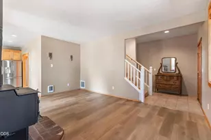 70125 Mustang Dr, Sisters, OR 97759 - Photo 4