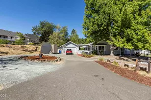 2200 Mayfield Dr, Grants Pass, OR 97527 - Photo 46