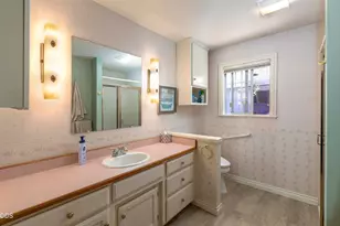 2200 Mayfield Dr, Grants Pass, OR 97527 - Photo 32