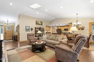 17024 Kingsburg Rd, Bend, OR 97707 - Photo 8