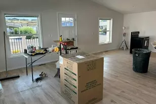 333 Mountain View Dr, Talent, OR 97540 - Photo 4
