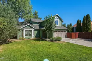 3138 NE Richmond Ct, Bend, OR 97701 - Photo 4