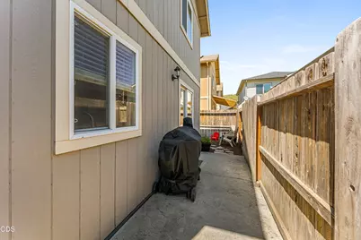 333 SW Bayou Place, Grants Pass, OR 97526 - Photo 8