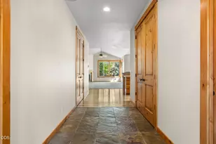 60822 Falcon Pointe Ln, Bend, OR 97702 - Photo 4