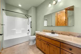 60822 Falcon Pointe Ln, Bend, OR 97702 - Photo 24