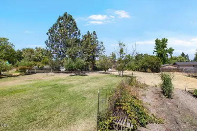1625 Grand Avenue, Medford, OR 97504 - Photo 50