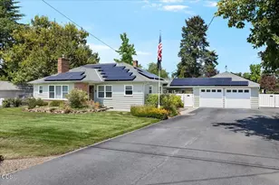1625 Grand Ave, Medford, OR 97504 - Photo 1