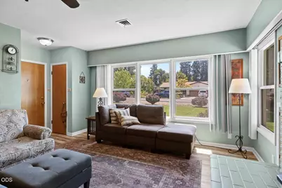 1625 Grand Avenue, Medford, OR 97504 - Photo 10