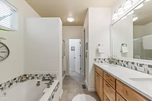 61131 Lodgepole Dr, Bend, OR 97702 - Photo 14