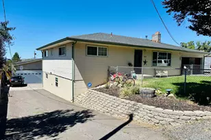 1814 Carlson Dr, Klamath Falls, OR 97603 - Photo 2