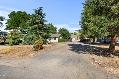 1320 Covina Avenue, Medford, OR 97504 - Photo 44