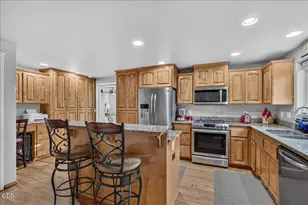 207 Maxwell Pl, Central Point, OR 97502 - Photo 10