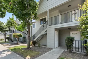 501 Briarwood Dr, Central Point, OR 97502 - Photo 2