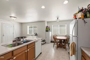 501 Briarwood Dr, Central Point, OR 97502 - Photo 8