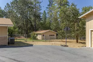 301 Lloyd Dr, Grants Pass, OR 97526 - Photo 32