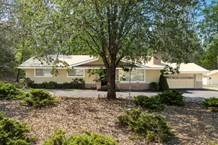 301 Lloyd Dr, Grants Pass, OR 97526 - Photo 4