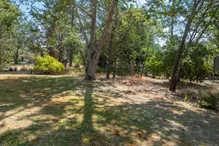 301 Lloyd Dr, Grants Pass, OR 97526 - Photo 38