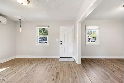 1327 NW Washington Boulevard, Grants Pass, OR 97526 - Photo 6