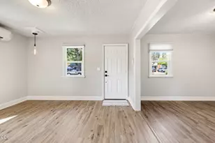 1327 NW Washington Blvd, Grants Pass, OR 97526 - Photo 6