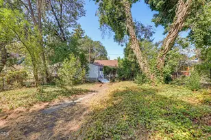 1327 NW Washington Blvd, Grants Pass, OR 97526 - Photo 30