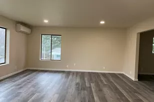200 Clover Ln, Medford, OR 97501 - Photo 14