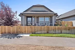 3230 NW 9th St, Redmond, OR 97756 - Photo 2