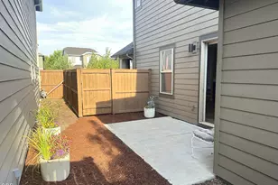 61101 SE Sydney Harbor Dr, Bend, OR 97702 - Photo 12