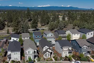 61101 SE Sydney Harbor Dr, Bend, OR 97702 - Photo 6