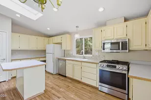862 Autumn Ln, Glendale, OR 97442 - Photo 4