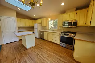 862 Autumn Ln, Glendale, OR 97442 - Photo 4