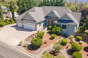 109 NW Fall Run Dr, Grants Pass, OR 97526 - Photo 2
