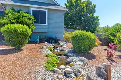 109 NW Fall Run Drive, Grants Pass, OR 97526 - Photo 4
