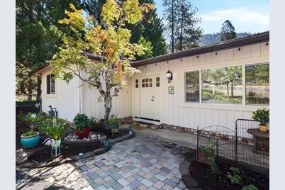 627 Carriage Road, Grants Pass, OR 97526 - Photo 1