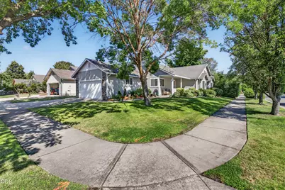 2065 Cheshire Way, Medford, OR 97501 - Photo 2