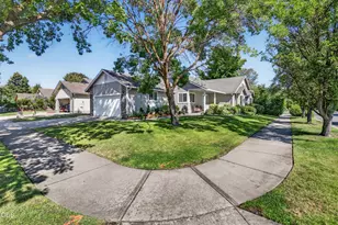 2065 Cheshire Way, Medford, OR 97501 - Photo 2