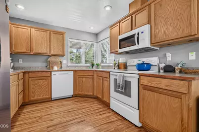 2065 Cheshire Way, Medford, OR 97501 - Photo 8