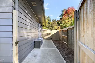 349 Lindero, Medford, OR 97504 - Photo 70
