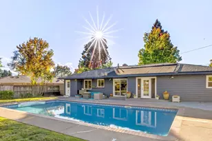 349 Lindero, Medford, OR 97504 - Photo 2