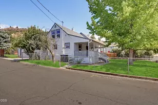 2082 NE Fairview Ave, Grants Pass, OR 97526 - Photo 4