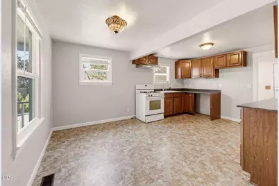 2082 NE Fairview Avenue, Grants Pass, OR 97526 - Photo 6
