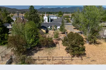 795 Lozier Lane, Medford, OR 97501 - Photo 18