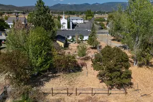 795 Lozier Ln, Medford, OR 97501 - Photo 18