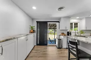 712 NW Savage St, Grants Pass, OR 97526 - Photo 8