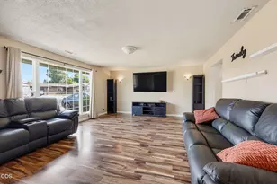 208 Kings Way, Central Point, OR 97502 - Photo 8